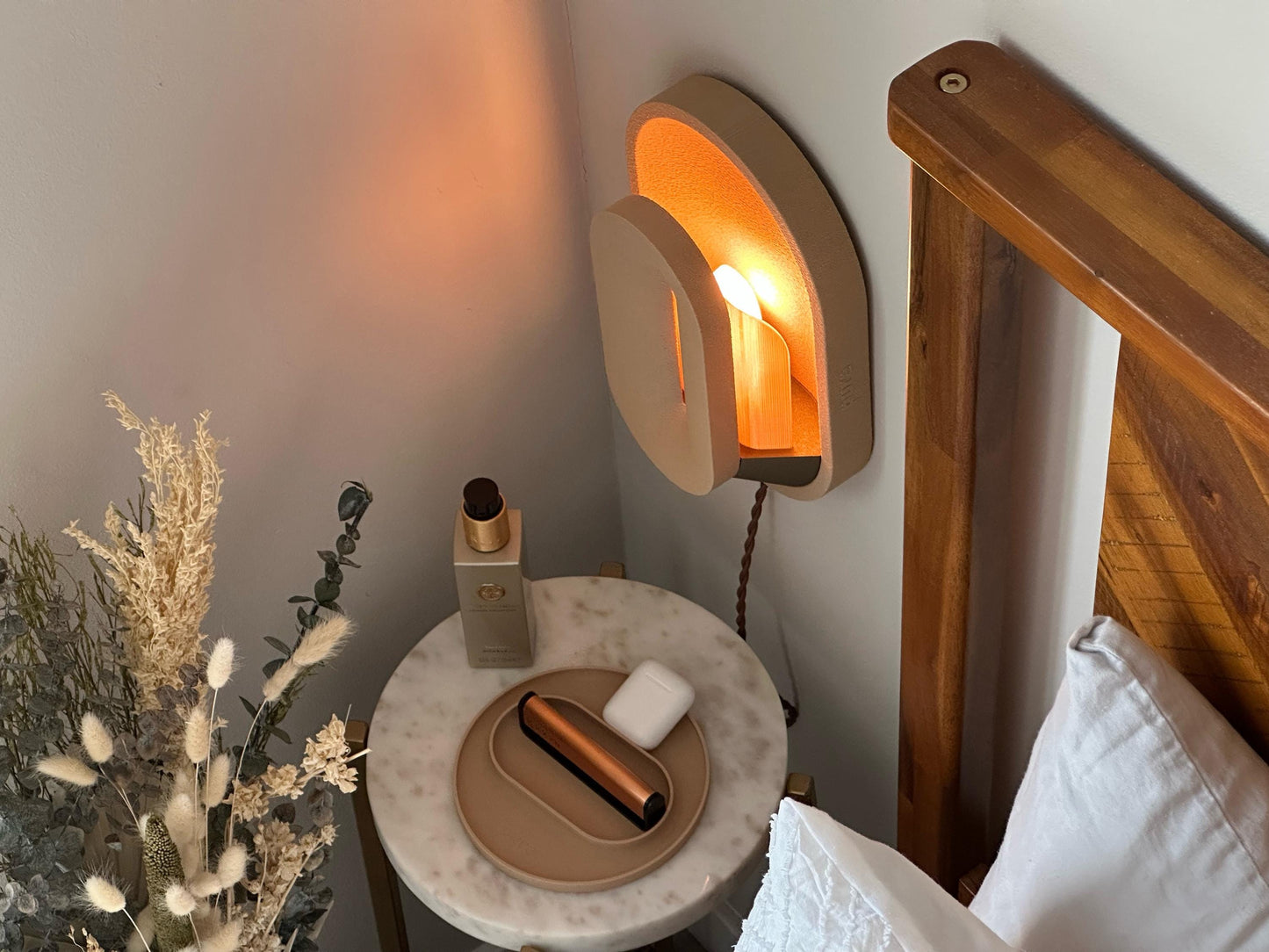 Dune Wall Sconce – Plug-In & Dimmable